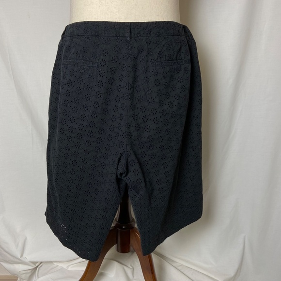 Jones New York Black Floral Eyelet Capri Pants Women's Plus Size 16W - Picture 5 of 9